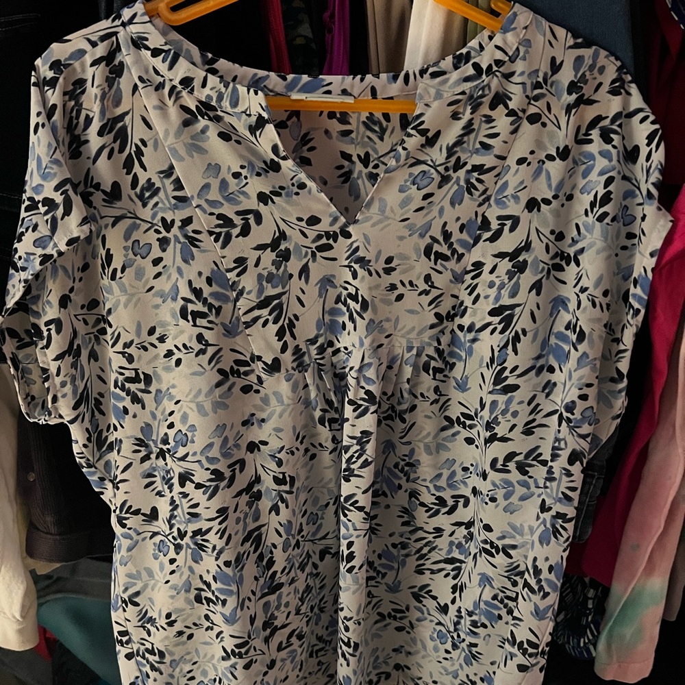 LIZ CLAIBORNE